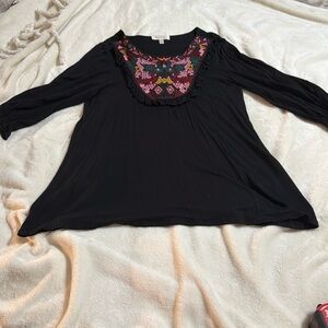 Hailey & Co (Boutique) Black embroidered 3/4 Sleeve Peasant Top Size Small